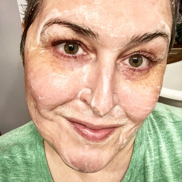 🌺Meet your Posher🌺 - Picture 3 of 8